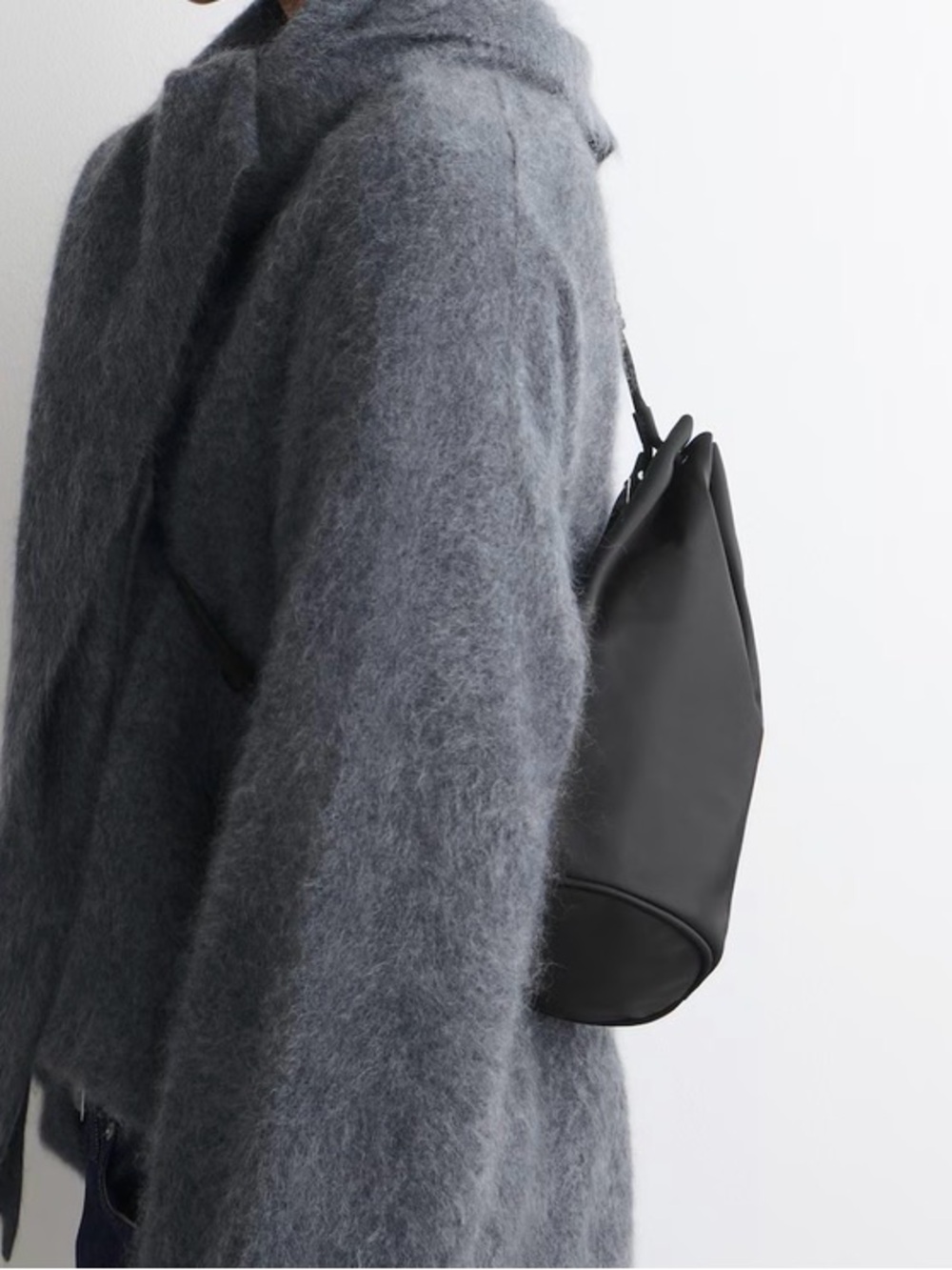 Cos drawstring crossbody bag - Picture 2 of 6